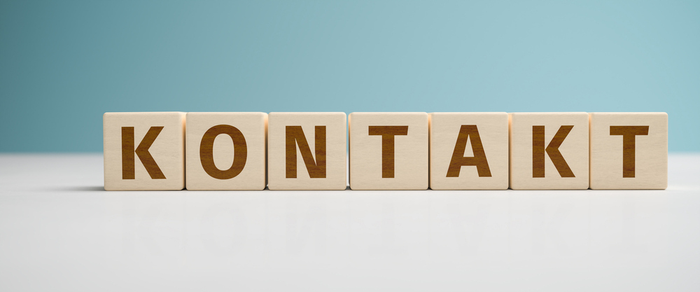 'Kontakt' auf Würfeln geschrieben. / iStock/aprott 'Kontakt' auf Würfeln geschrieben.